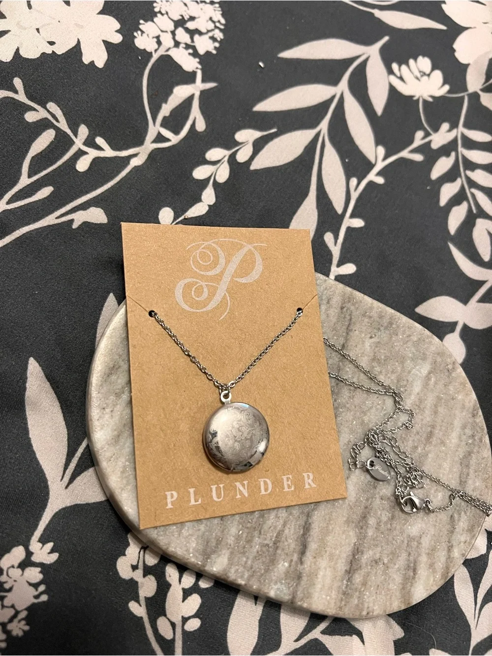 Classic Round Locket Necklace – Silver Tone Engraved Photo Pendant